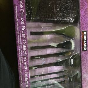 10 pieces makeup brushes & designer cosmetics bag.